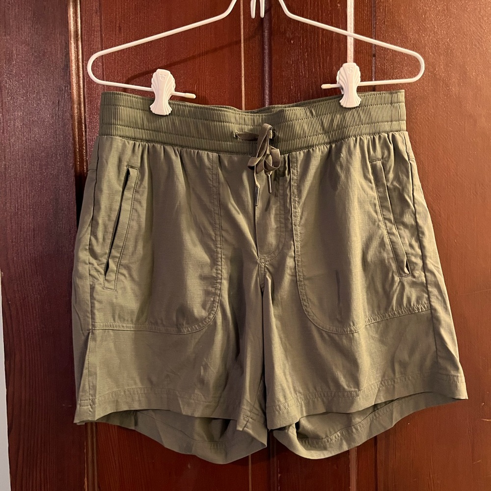 LL Bean Women’s Vista Camp Shorts, Dusty Olive, Small